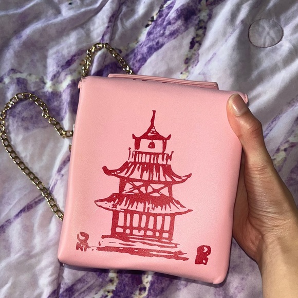 Pink bag with red lettering, never used and in great condition! - Picture 2 of 4